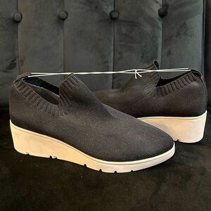 NWT STEVEN by Steve Madden Slip-on Platform Flats